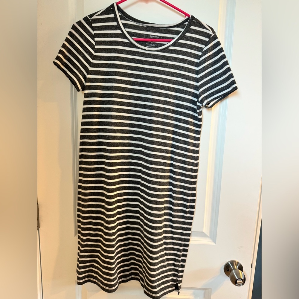 Women’s gray and white striped tshirt dress